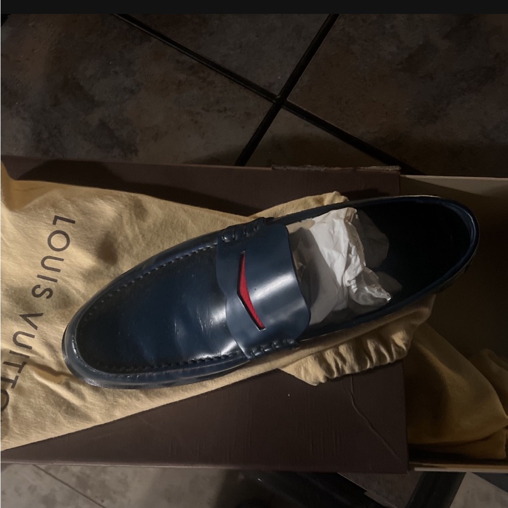 Men original shoe size 7 1/2, color: dark navy, no scratch and good condition
